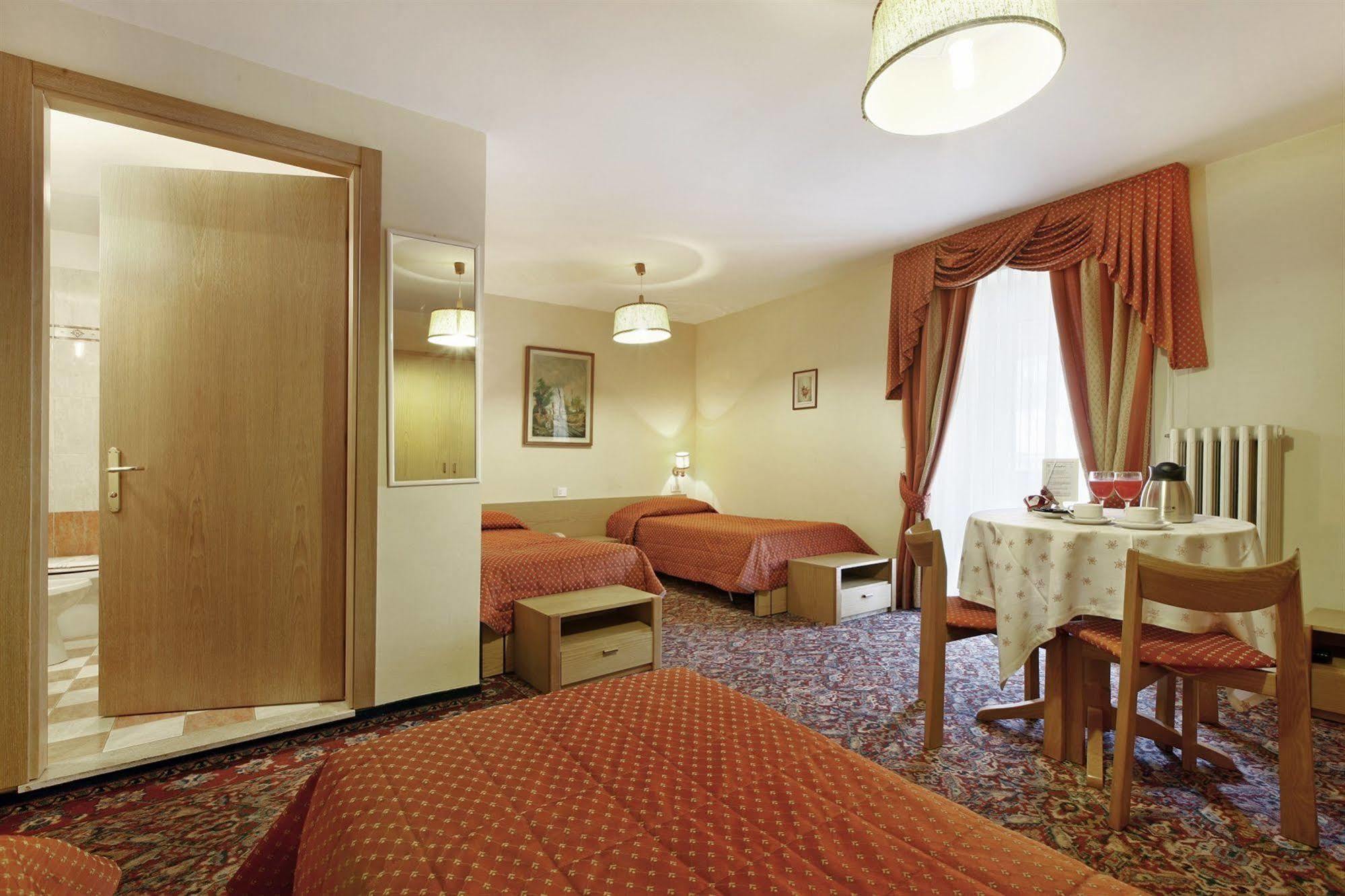 פרדאצו Hotel Touring מראה חיצוני תמונה
