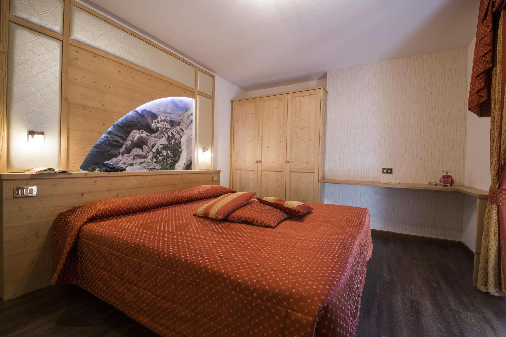 פרדאצו Hotel Touring מראה חיצוני תמונה